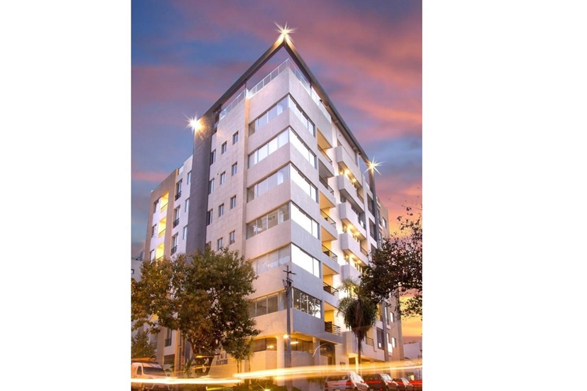 ¡Descubre el hogar de tus sueños en el codiciado barrio de Las Mercedes, Asunción! Este encantador departamento en venta — foto 1