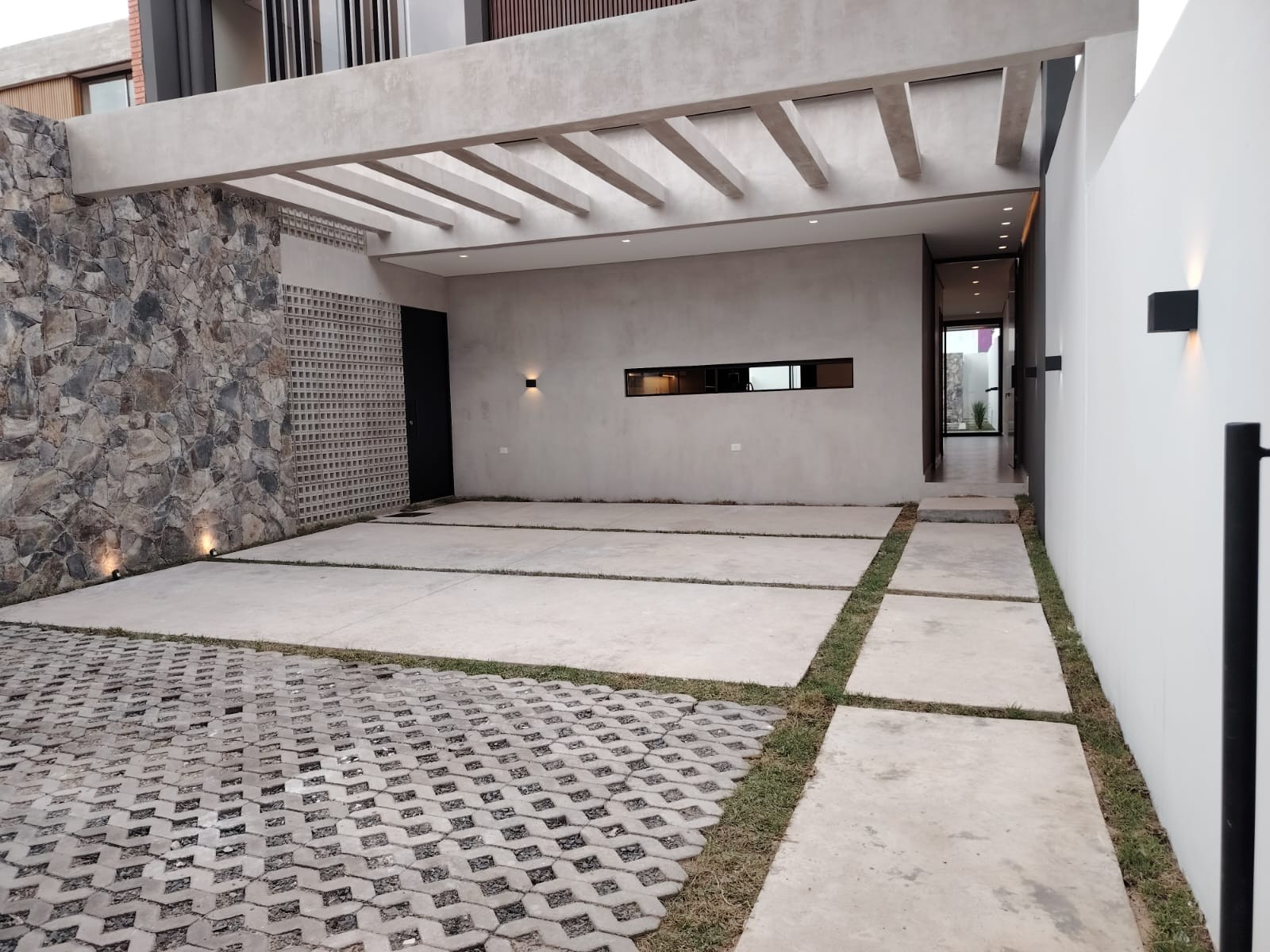 VENDO RESIDENCIA A ESTRENAR EN MBURUCUYA! — foto 1