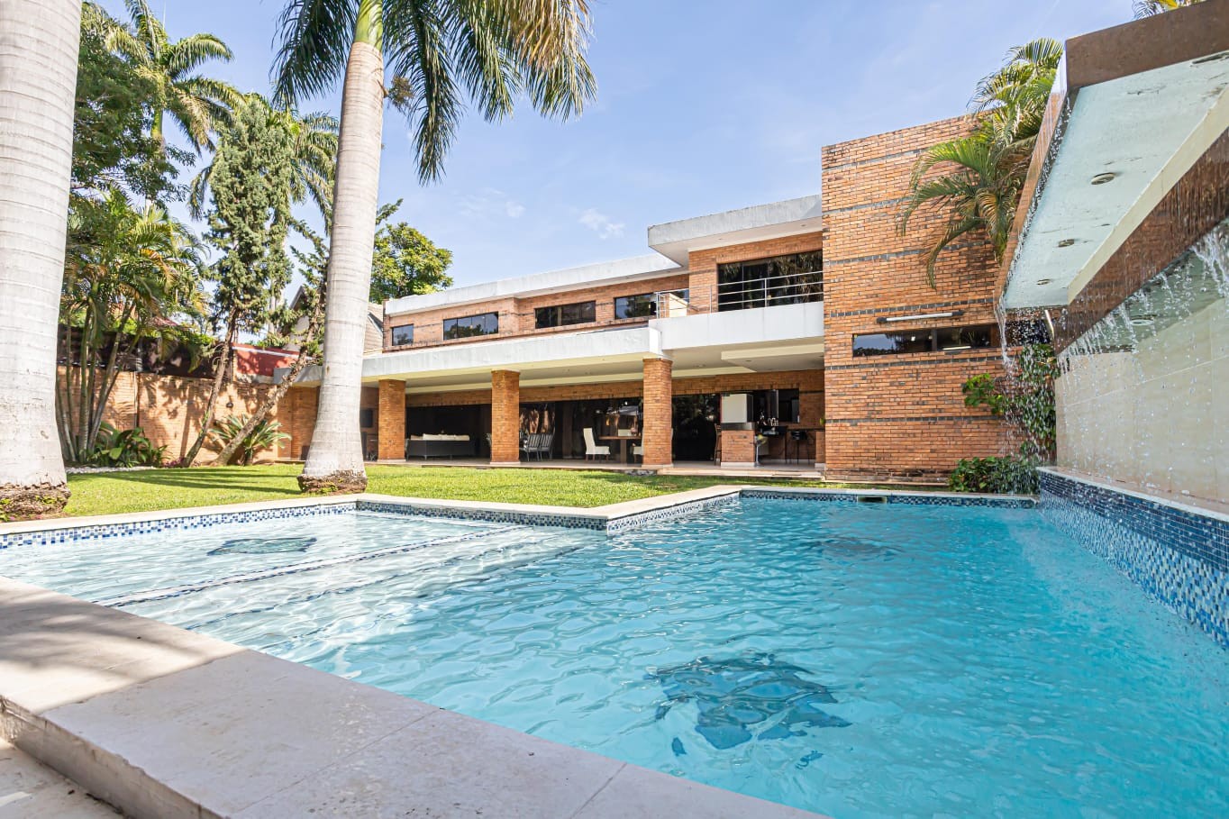 EXCLUSIVA RESIDENCIA EN VENTA - BARRIO MCAL .ESTIGARRIBIA — foto 1