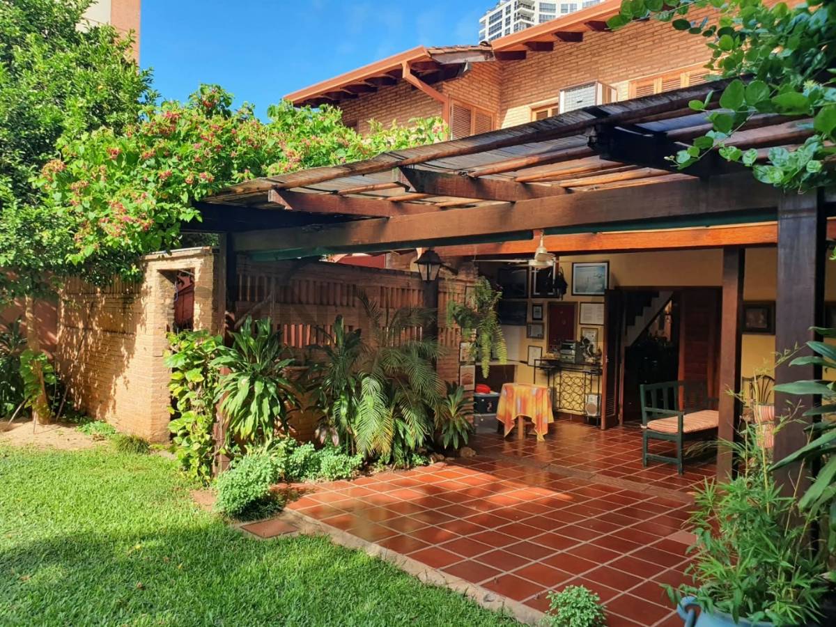 CASA EN VENTA EN YCUÁ SATÍ — foto 1