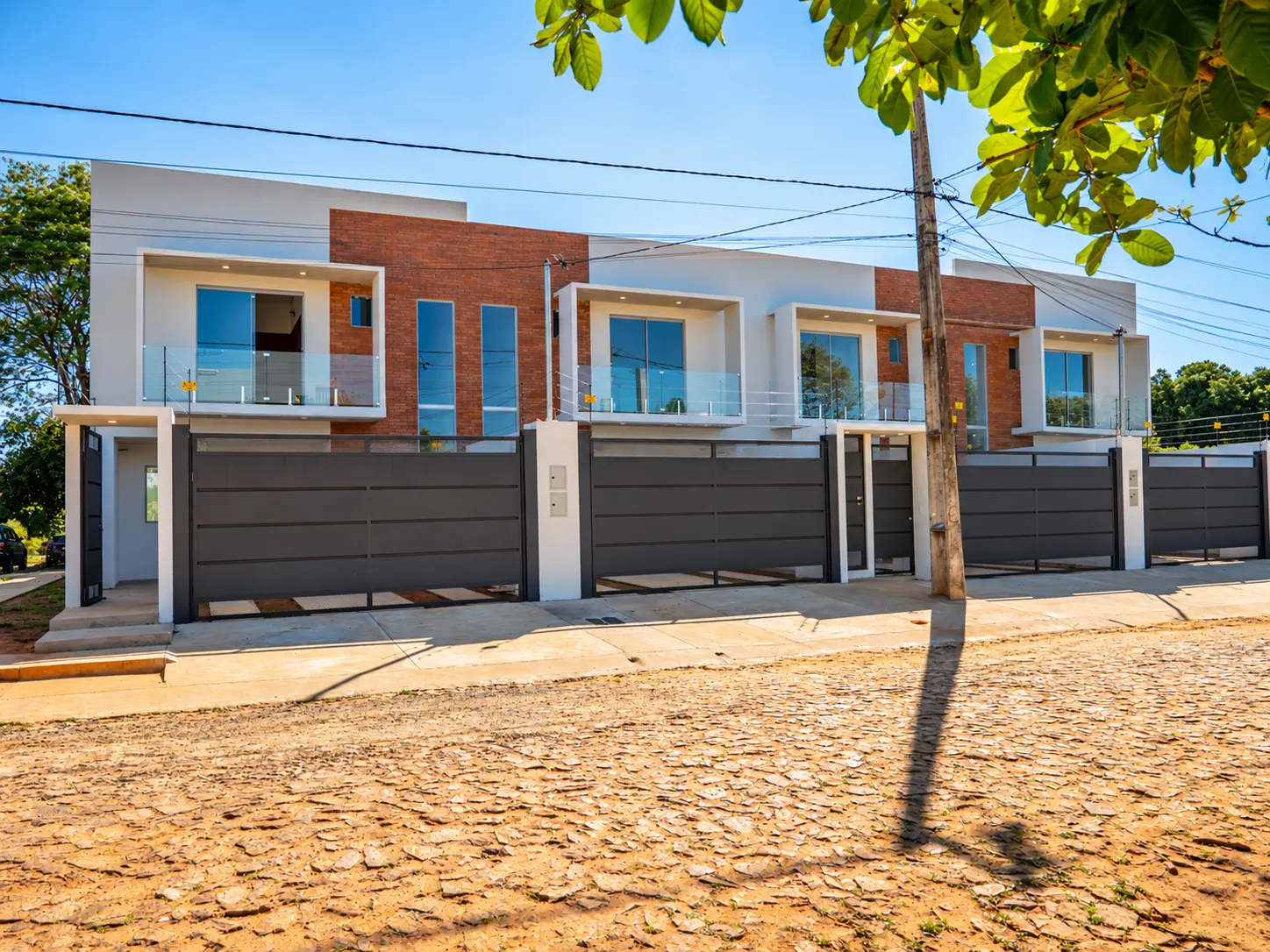 Complejo de 4 DUPLEX a estrenar en Luque — foto 1