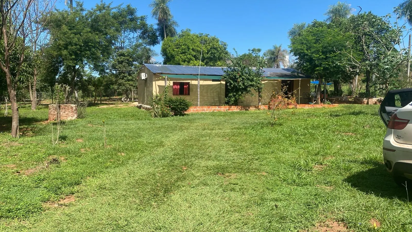 Exclusiva Propiedad en Atyrá: Amplio Terreno con Residencia para Cuidadores, Potencial Ilimitado. — foto 1