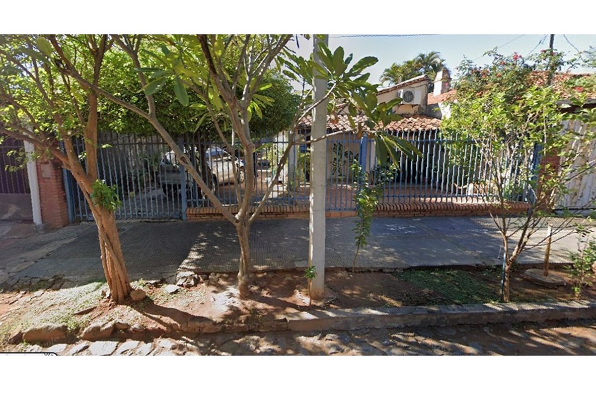 ¡Nueva en el mercado! Presentamos una excelente oportunidad de inversión: un terreno residencial con una construccion a  — foto 1