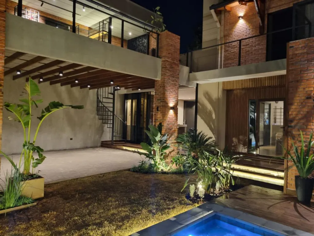 Vendo residencia minimalista totalmente amoblada en San Lorenzo – USD 410.000 — foto 1