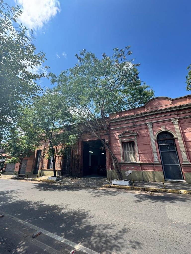 VENDO PROPIEDAD CON OFICINAS EN EL CENTRO DE ASUNCIÓN — foto 1