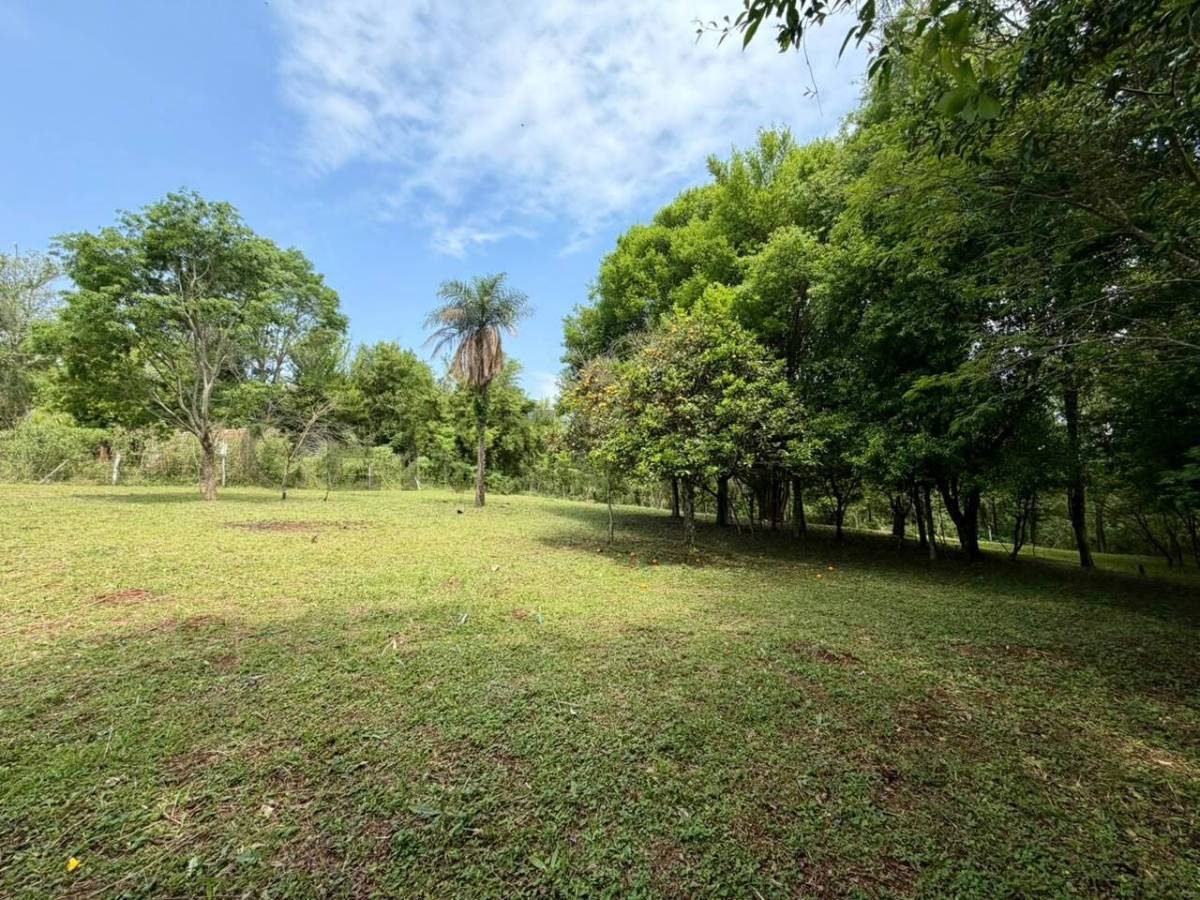 En venta terreno de 1.501 m² con servicios y entorno natural – Encarnación — foto 1