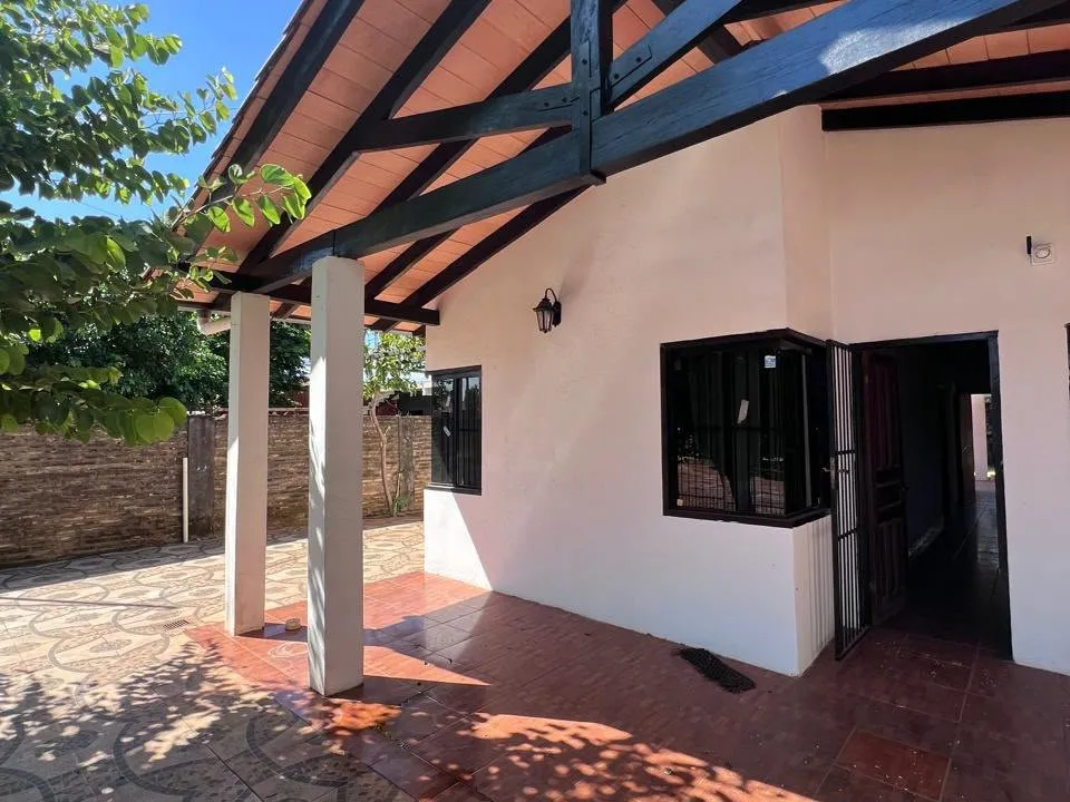 VENDO CASA AMPLIA EN SAN LORENZO - BARRIO VIRGEN DEL ROSARIO — photo 1