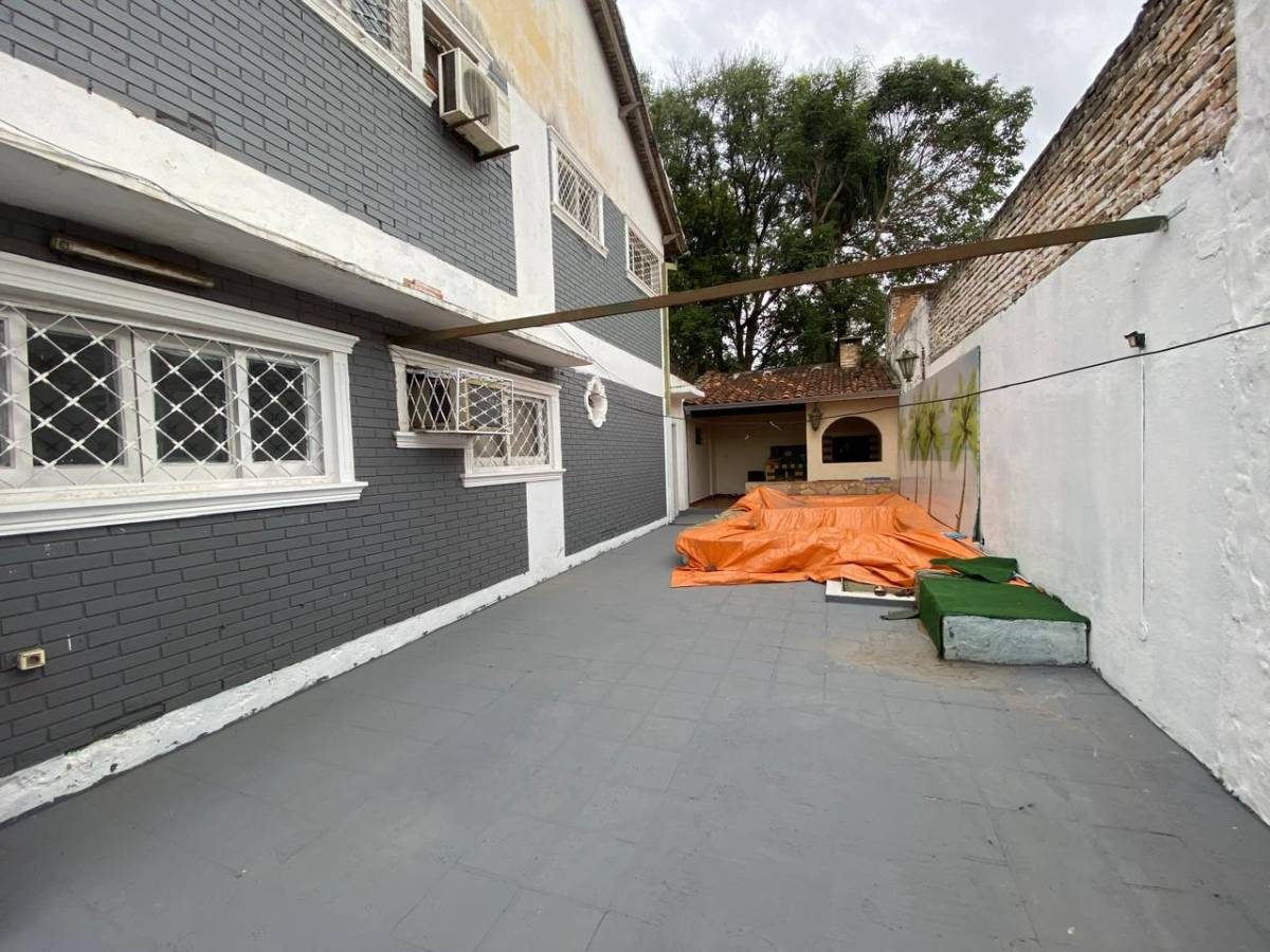 Imperdible: Venta de casa de dos pisos con piscina en la zona de Fernando de la — foto 1