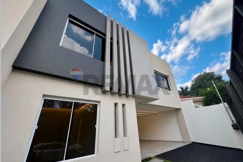 VENDO CASA EN MBURUCUYA 5 HABITACIONES — foto 1