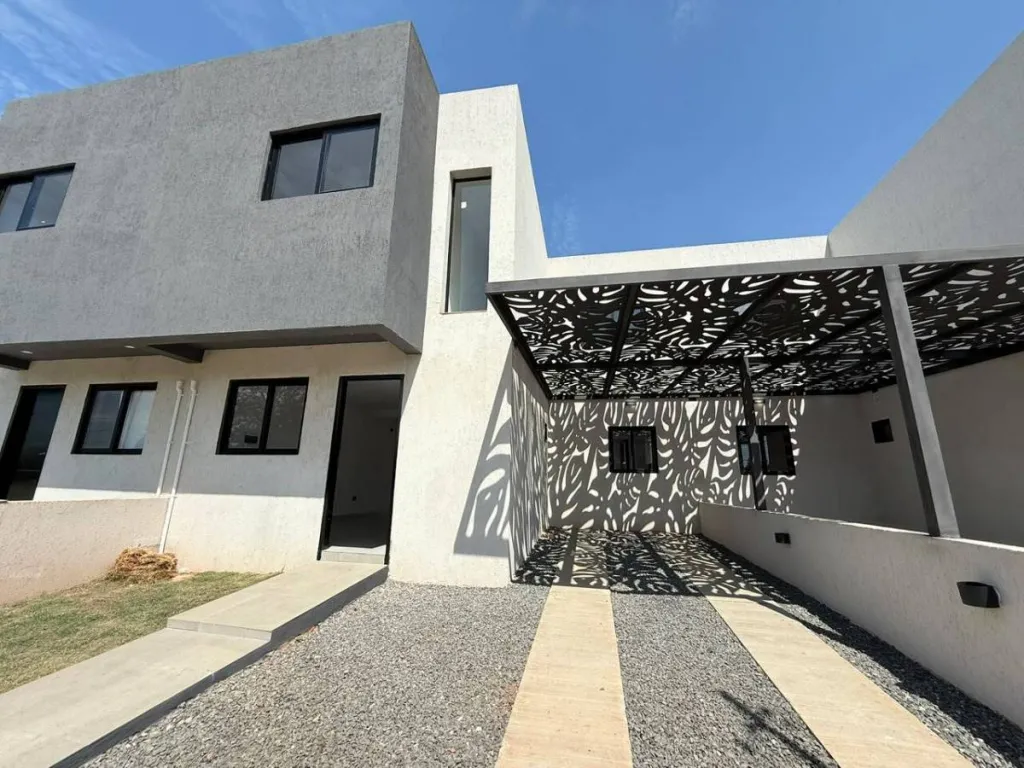 EN VENTA DUPLEX DE 3 DORM EN LUQUE BARRIO LAURELTY — foto 1