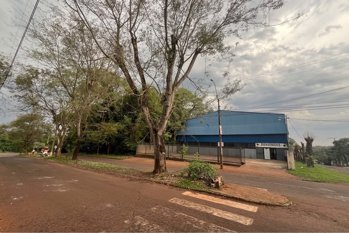 EN VENTA: Inmueble Comercial / Deportivo / Depósito en Hernandarias — foto 1
