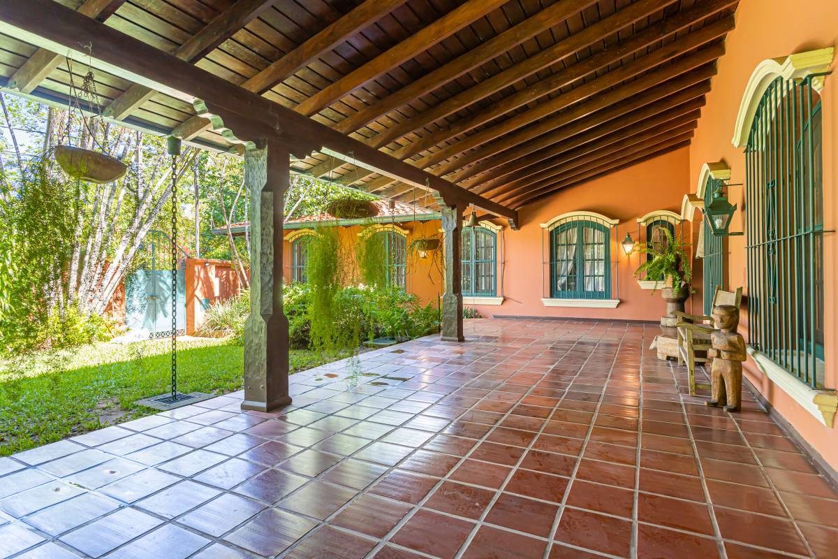 Disponible: Residencia estilo Colonial en Barrio San Jorge en venta — foto 1