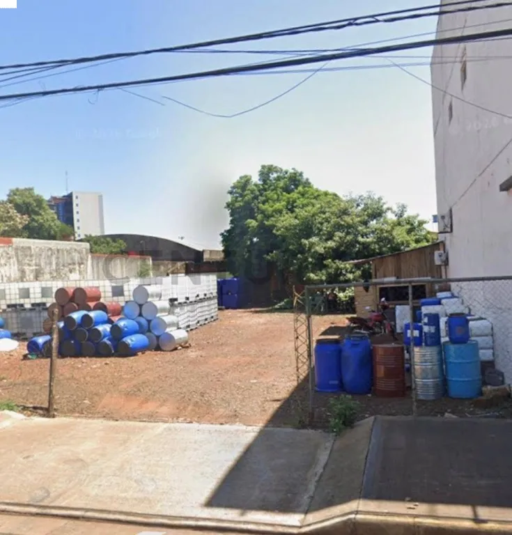 Vendo terreno sobre la Avda. principal de Ciudad del Este — foto 1