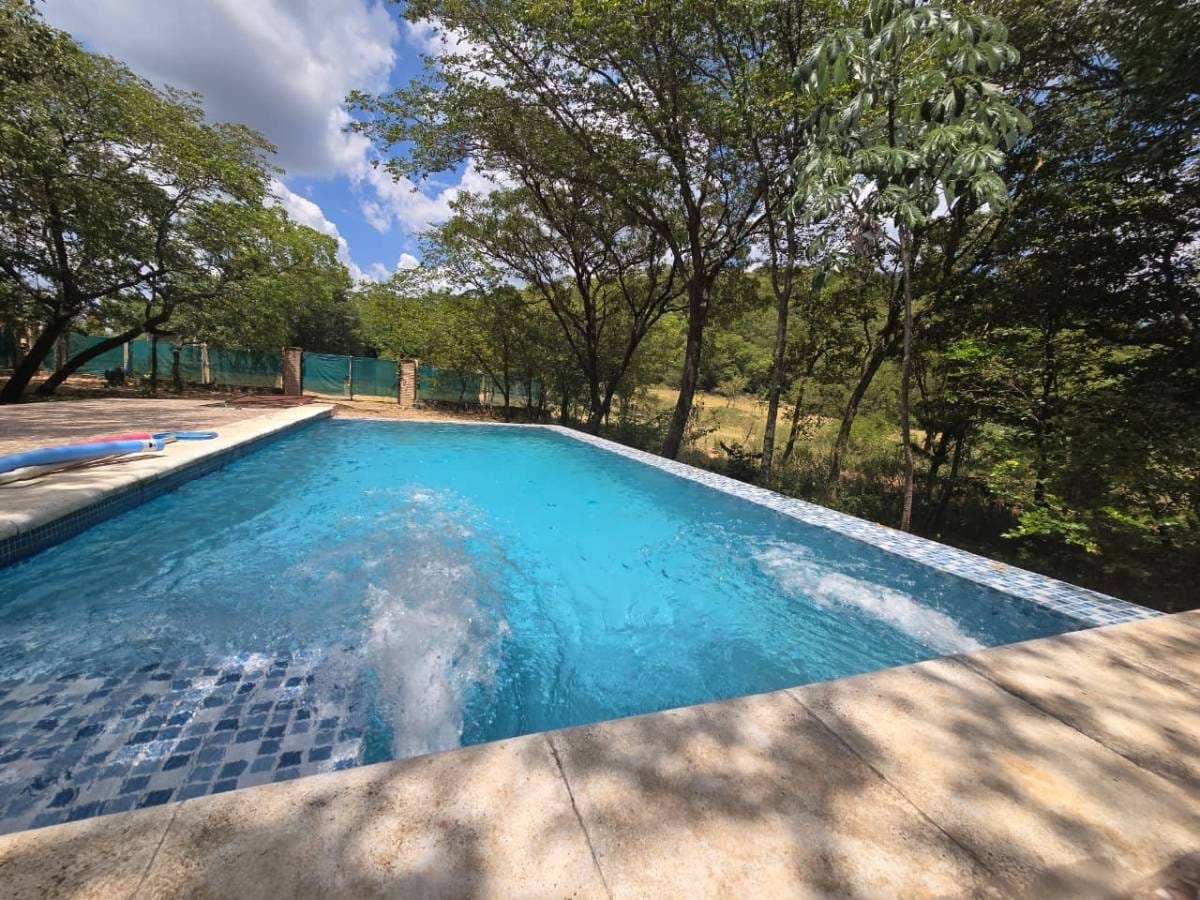 Propiedad de 9.000 m² en venta | Atyrá – Cordillera  Gs. 550.000.000 | 9 lotes con títulos individuales | Piscina + infraestructura — foto 1
