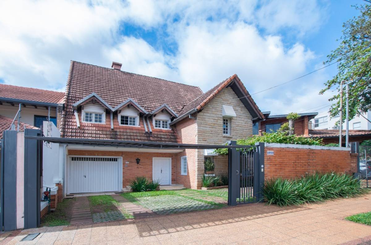 AMPLIA RESIDENCIA EN VENTA | BARRIO YKUA SATY — foto 1