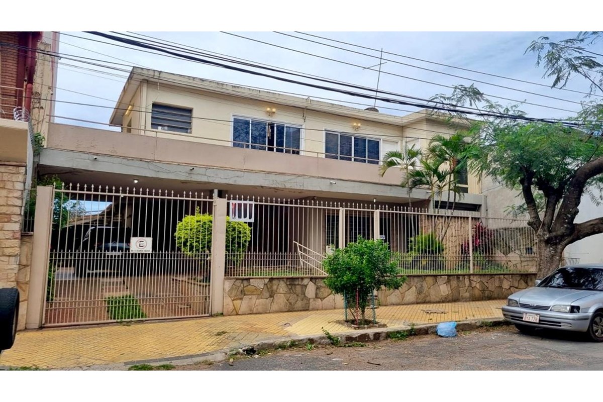 🏡 **TERRENO CON CONSTRUCCIÓN A REFACCIONAR O DEMOLER BARRIO PETTIROSSI** — photo 1