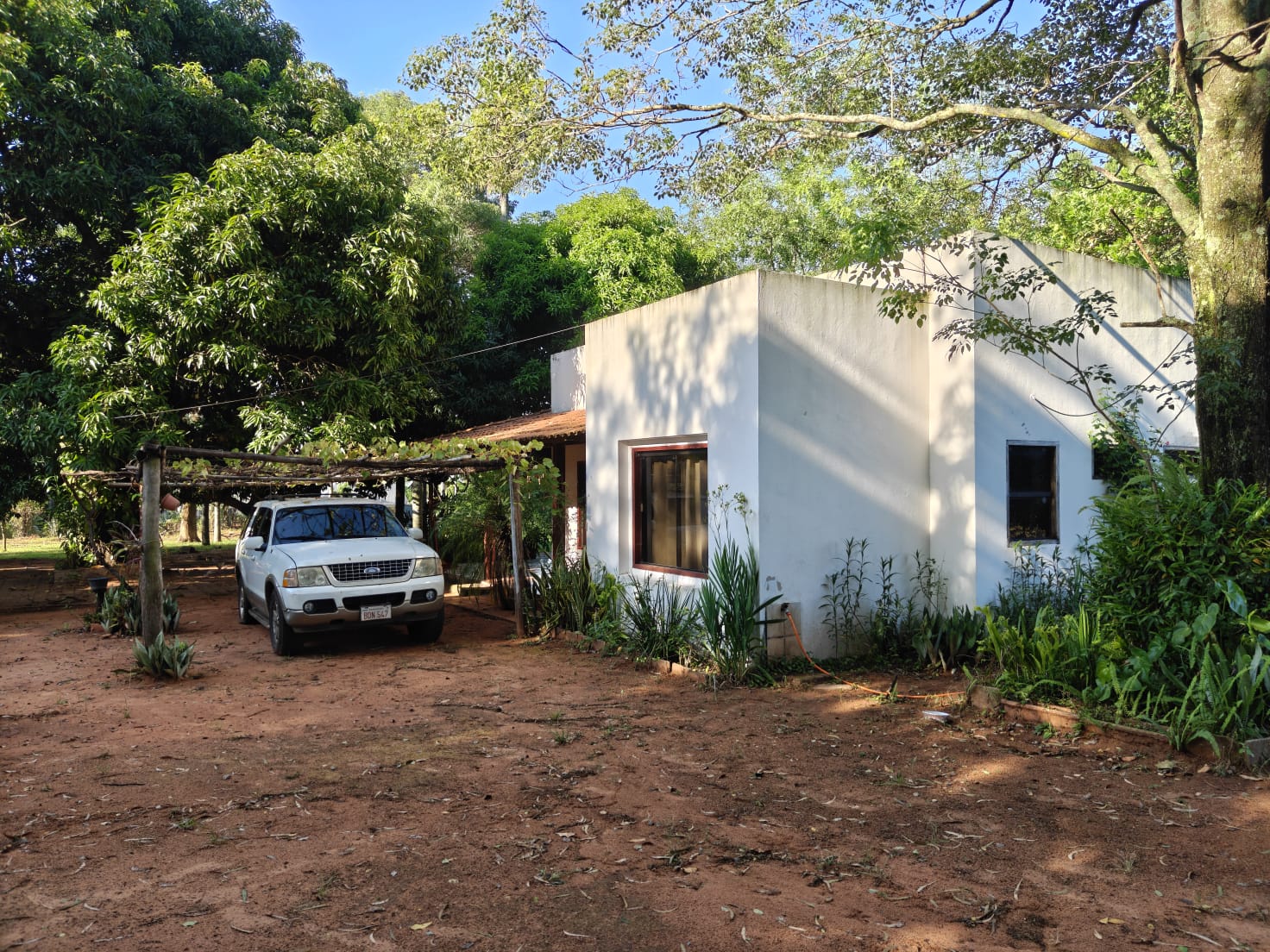 Hermosa propiedad de más de 2 hectáreas con casa y piscina cerca de Itá — foto 1