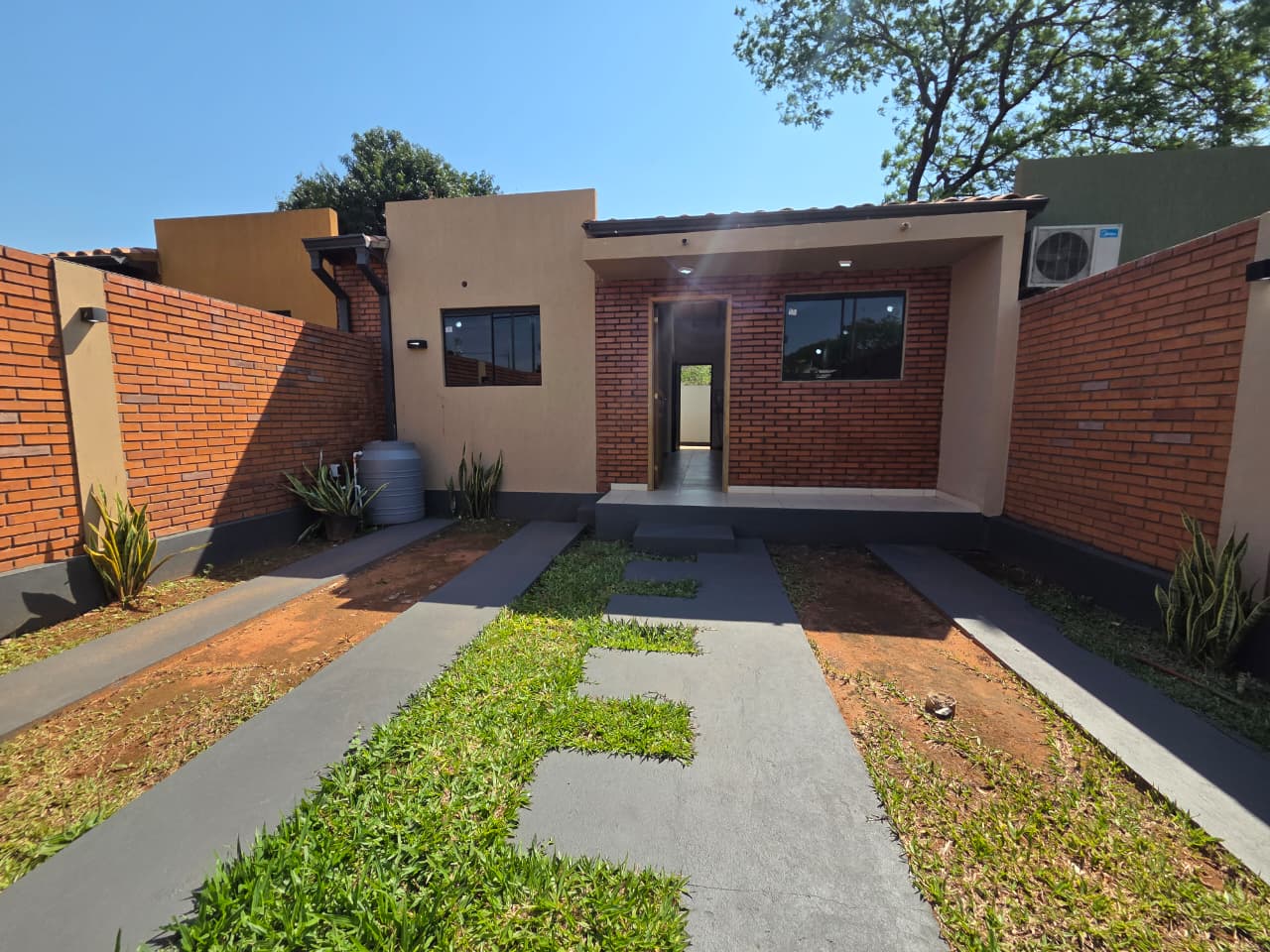 VENDO CHALET EN SAN LORENZO - BARRIO REDUCTO — photo 1