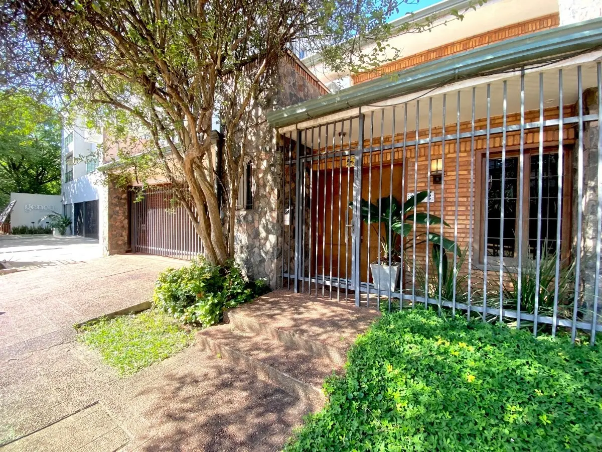 VENDO RESIDENCIA EN ESQUINA EN BARRIO LAS CARMELITAS — photo 1