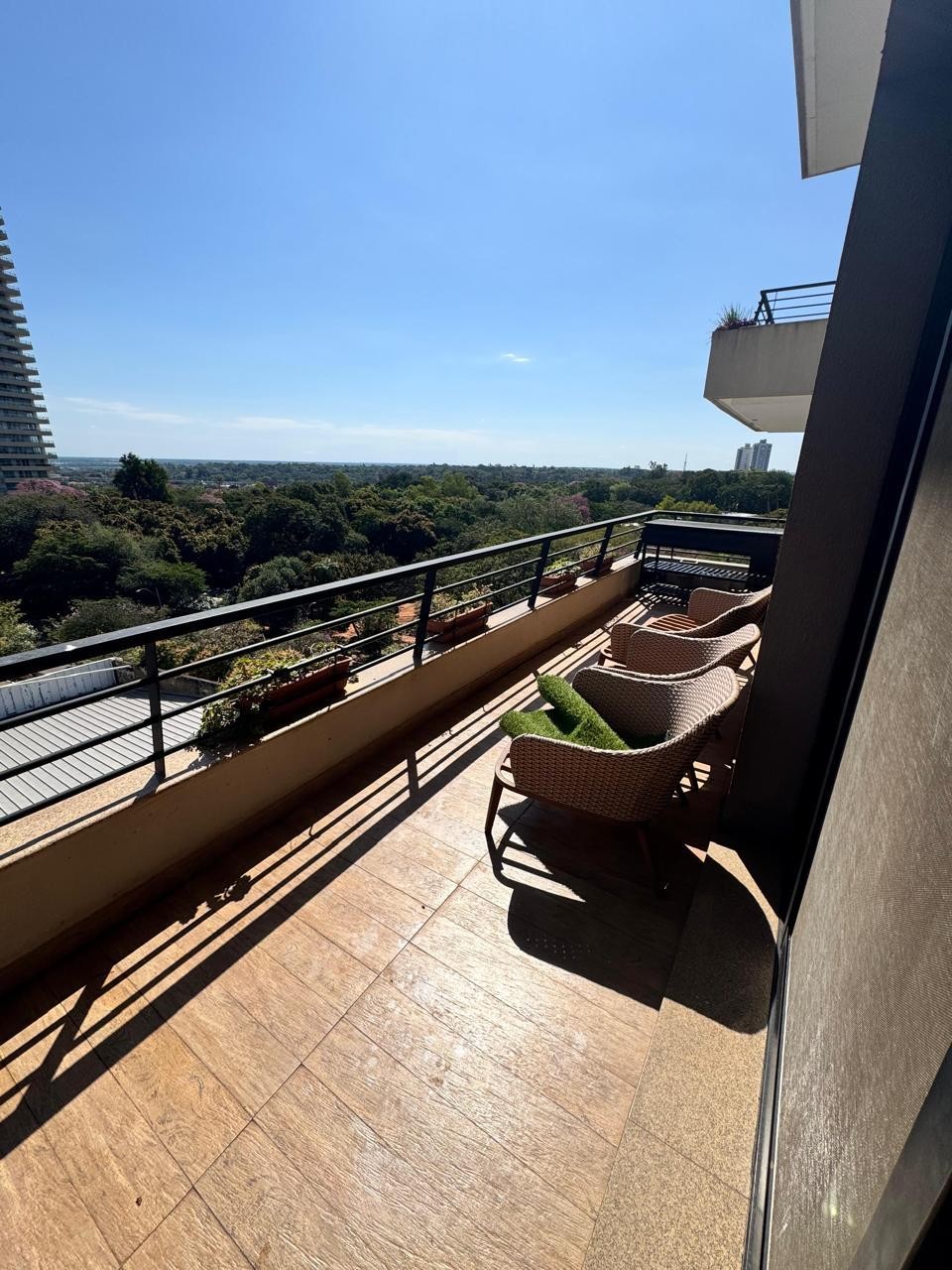 Exclusivo Departamento de Lujo: Confort Inigualable, Amplios Espacios y Ubicación Privilegiada. — foto 1