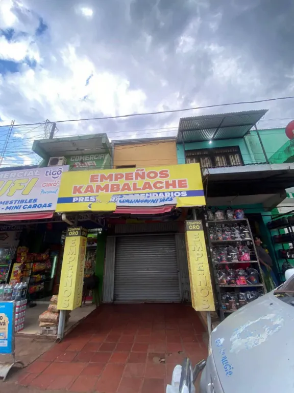 En Venta Salón Comercial en el Mercado de Abasto Ciudad del Este-Py — foto 1