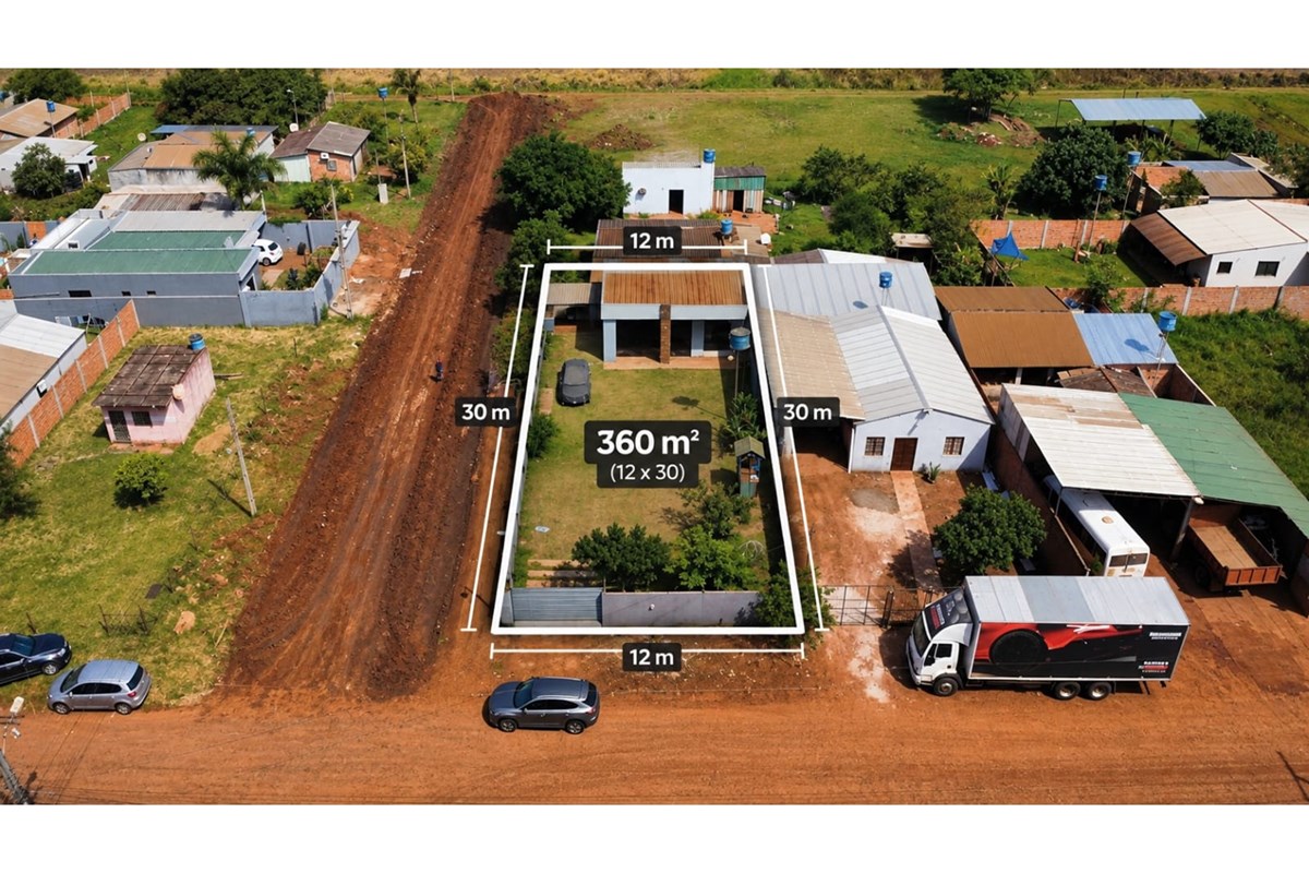 ¡Descubre tu nuevo hogar en el corazón de Ciudad del Este! Esta encantadora casa residencial, situada en el deseado barr — foto 1