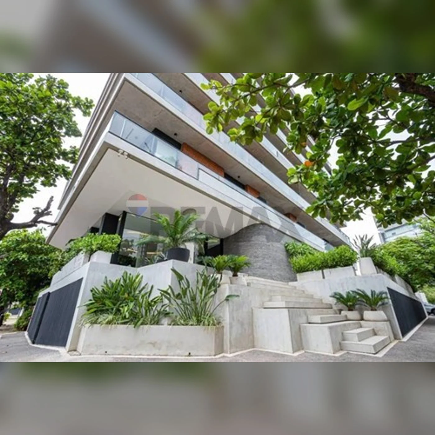 Met Molas López · Esterno dell’edificio