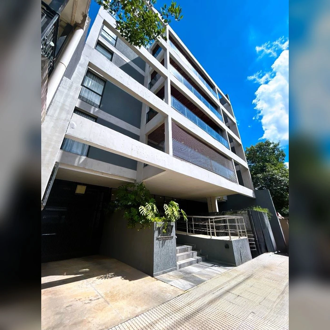 Belive Francés · Esterno dell’edificio
