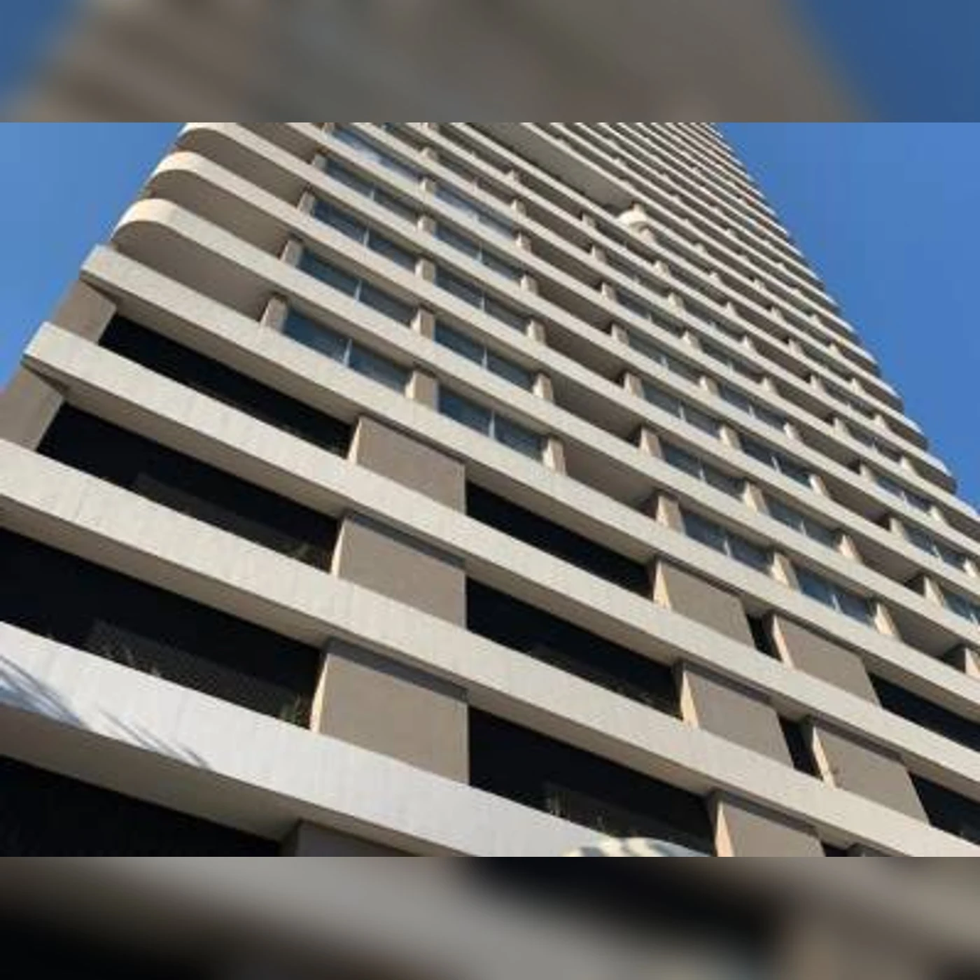 Sky Tower · Extérieur de l’immeuble