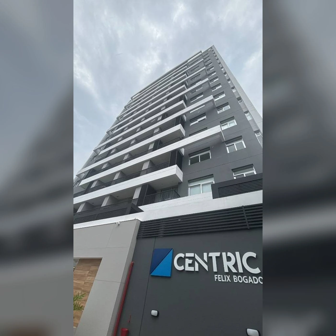 Centric Félix Bogado · Esterno dell’edificio