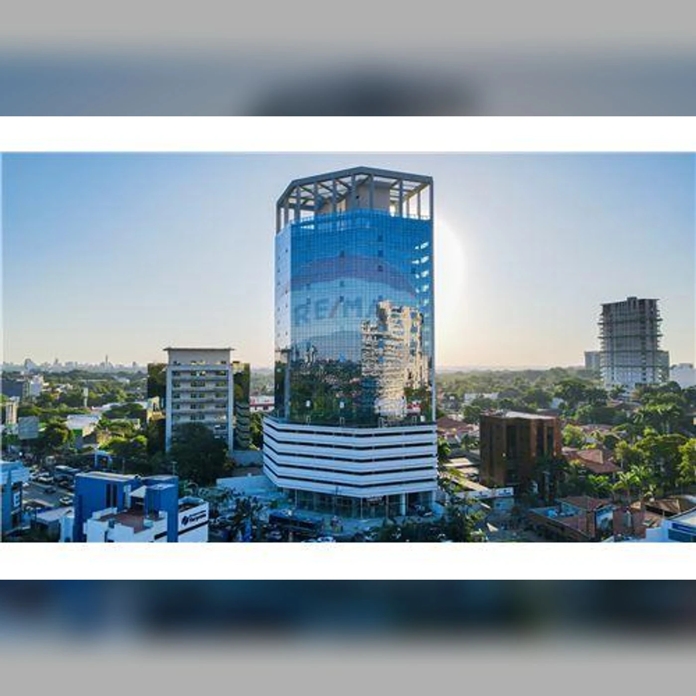 The Top · Esterno dell’edificio