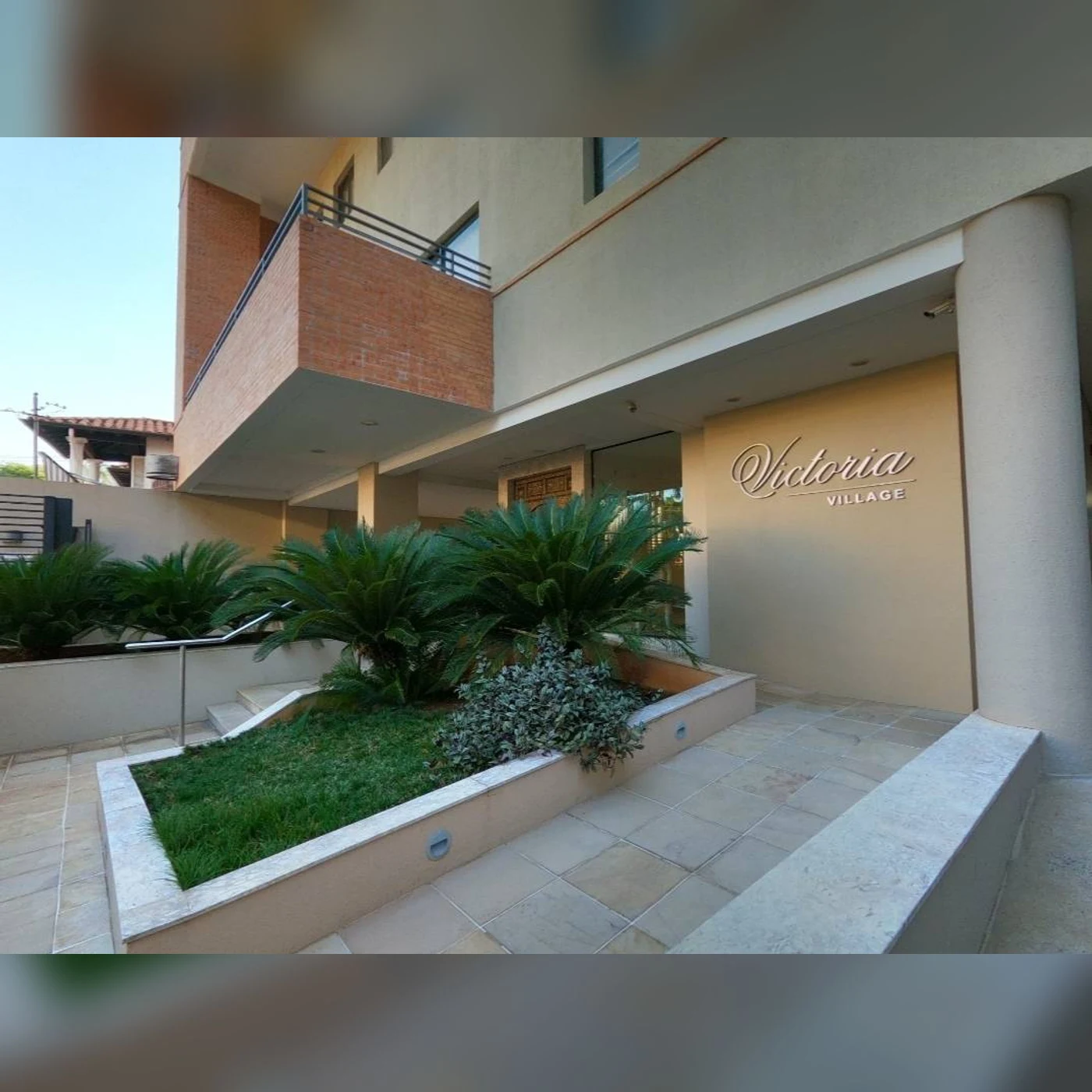 Victoria Village · Esterno dell’edificio
