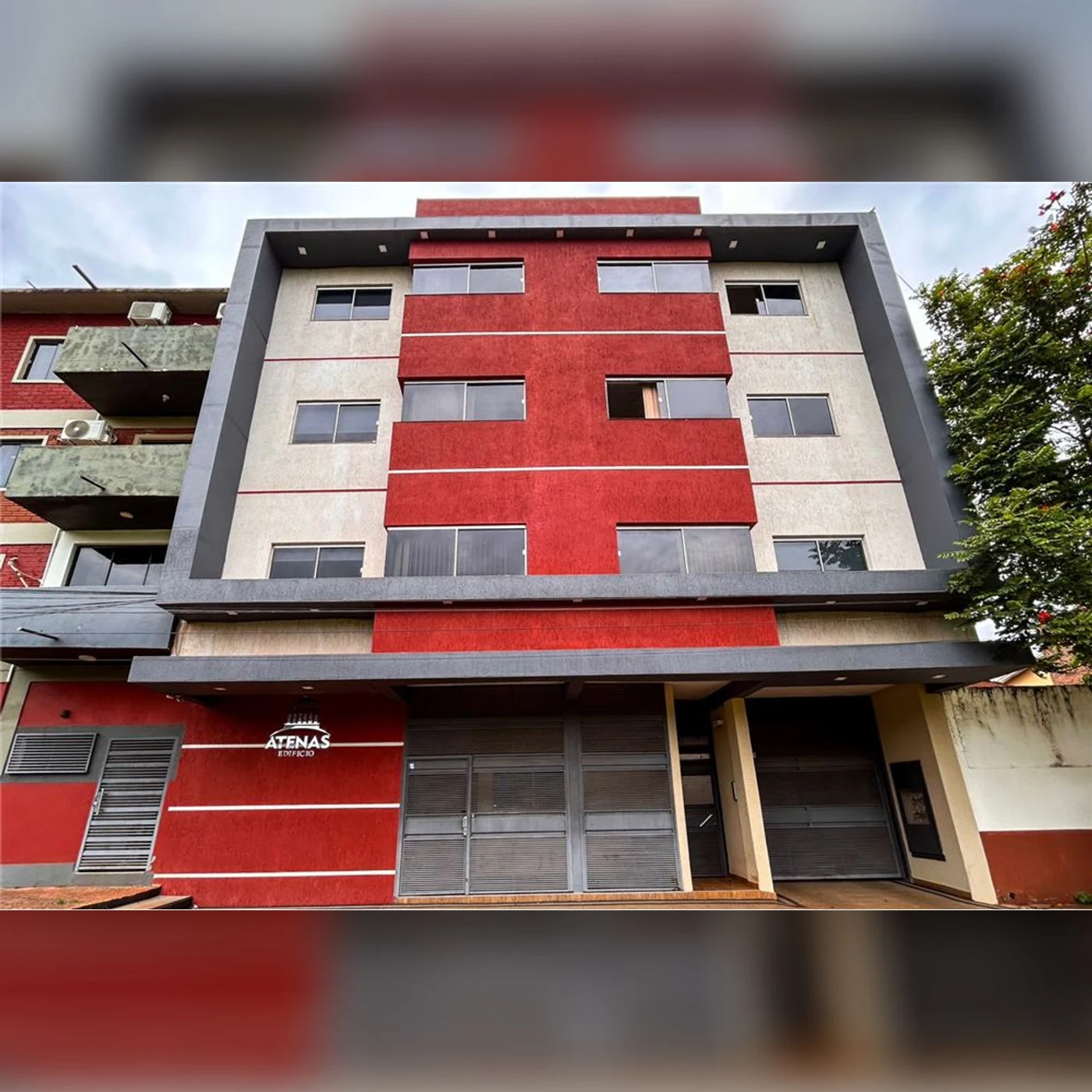 Atenas · Esterno dell’edificio