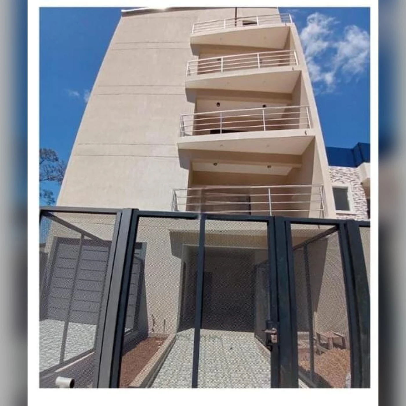 Korochire · Esterno dell’edificio